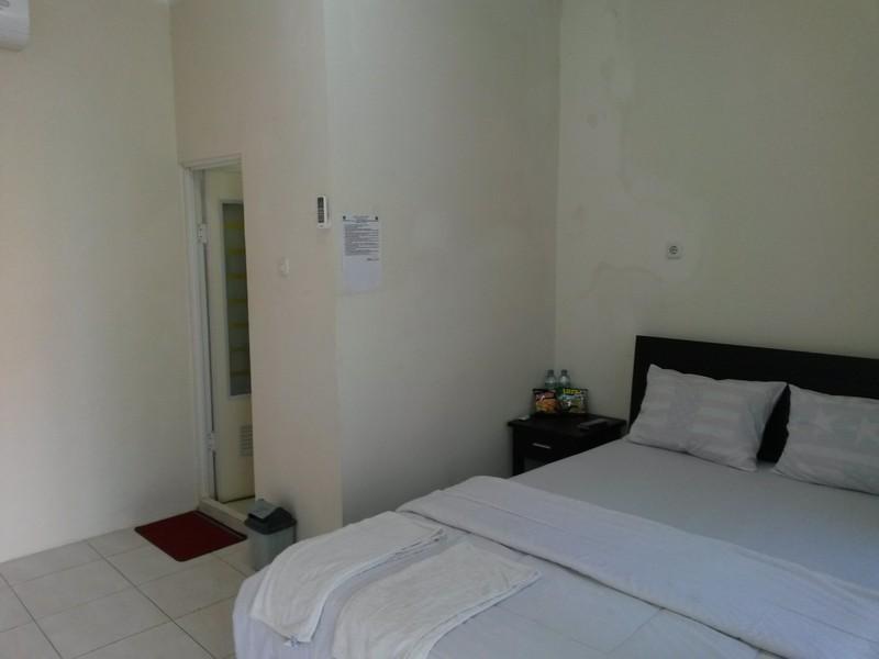 Hotel Dubai Sumenep Exterior photo